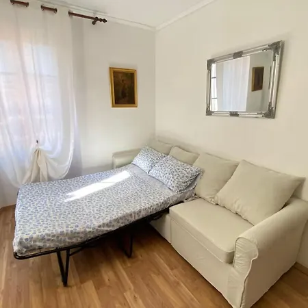 Old Town-novigrad 20 M From The Sea - One Bedroom Apartment *