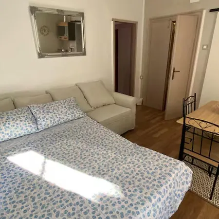 Apartment Old Town-novigrad 20 M From The Sea - One Bedroom Novigrad Istria
