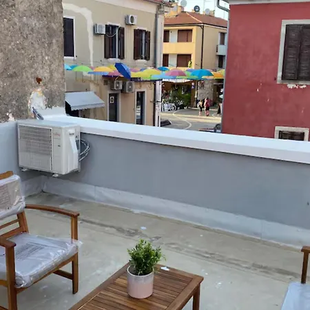 Old Town-novigrad 20 M From The Sea - One Bedroom Apartment *